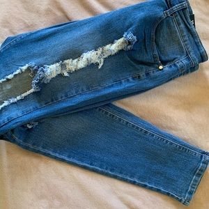 Fashion Nova, ”bold statement” skinny jeans